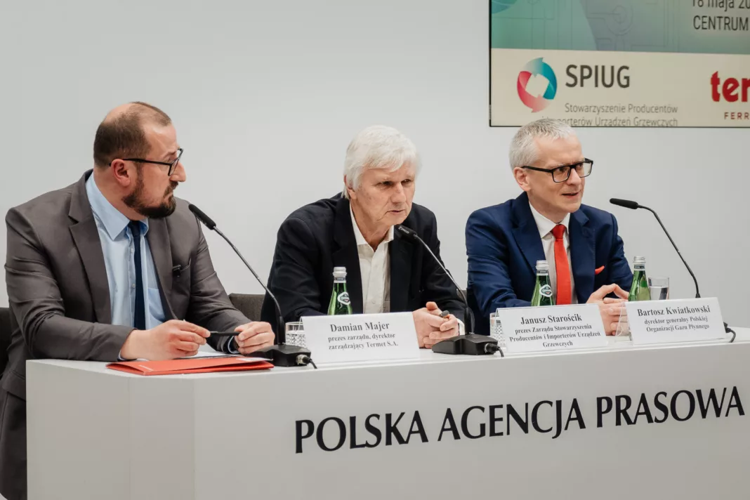 Janusz Starościk, Prezes Zarządu SPIUG, Bartosz Kwiatkowski, Dyrektor Generalny POGP, oraz Damian Majer, Prezes Zarządu Termet S.A.