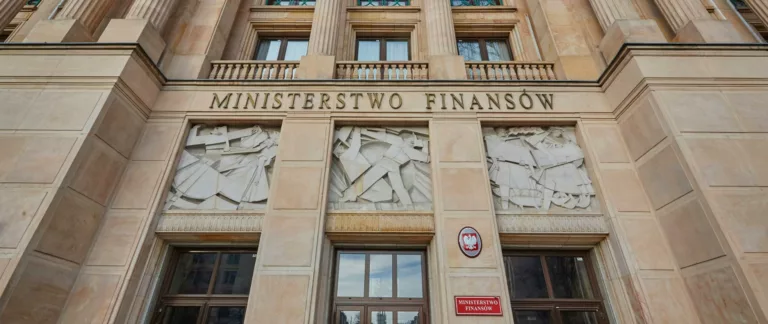 Rada Fiskalna i Ministerstwo Finansów spierają się o klauzulę obronną w regule wydatkowej