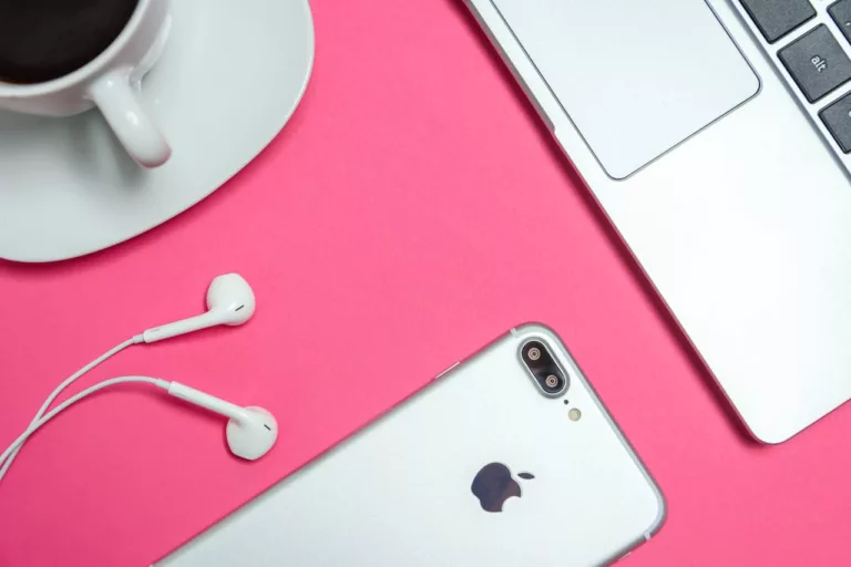 Używany sprzęt Apple w biznesie – co warto wiedzieć przed zakupem?