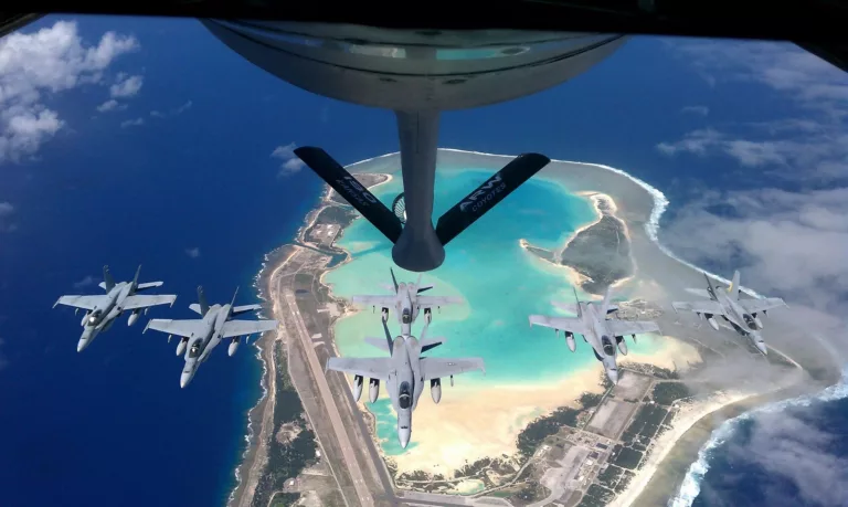 Amerykański tankowiec KC-135 zaginął nad Cieśniną Ormuz