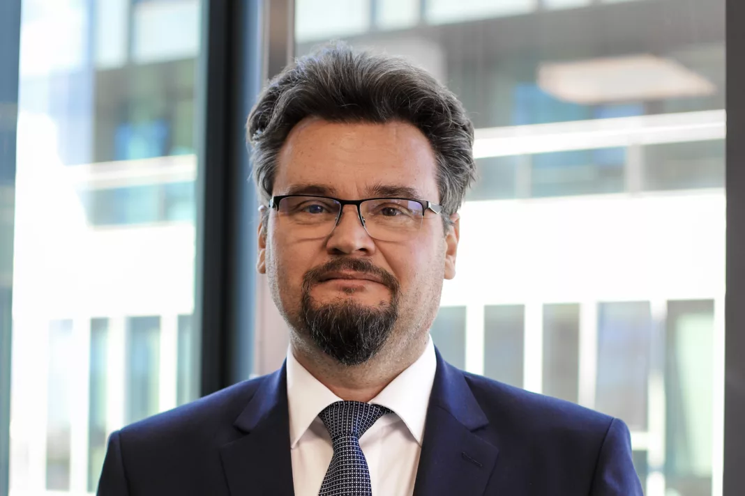 Adam Ferens nowym członkiem zarządu spółki Centralny Port Komunikacyjny. Pokieruje realizacją inwestycji lotniskowej