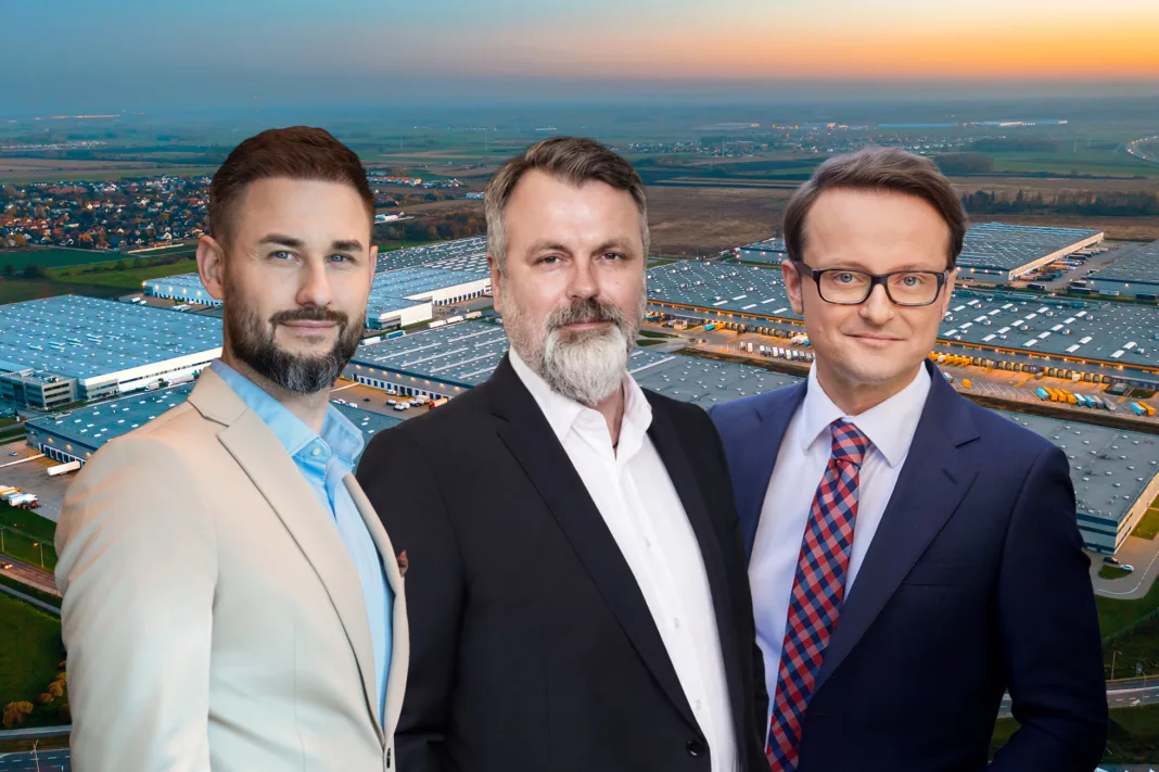 Na zdjęciu od lewej: Jakub Kurek, Dyrektor Działu Powierzchni Przemysłowych i Magazynowych w Newmark Polska; Daniel Korbus, Członek Zarządu i Dyrektor Operacyjny w XBS Logistics; Tomasz Pietrzak, Leasing Director Poland w MLP Group.