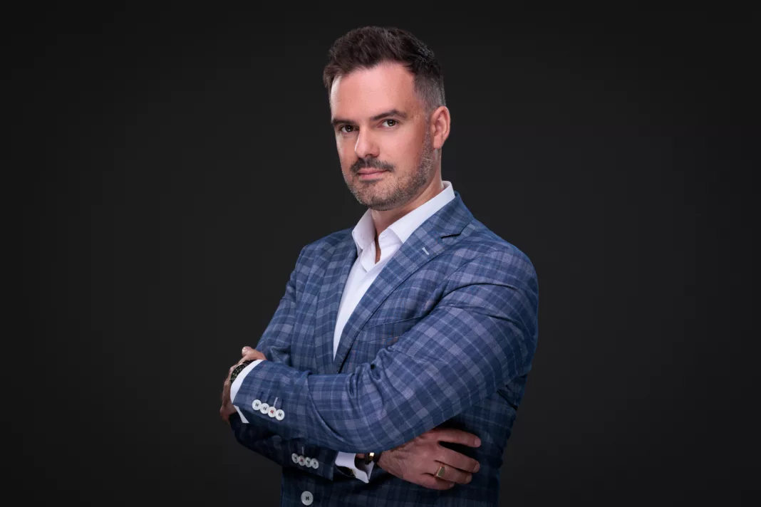 Łukasz Ewertowski, AI Business Transformation & Technology Director, Head of Microsoft Centre of Excellence w MINDBOX