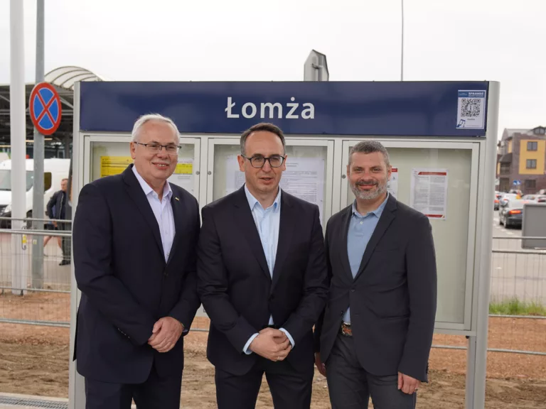 Pociągi wróciły do Łomży po ponad 30 latach. PKP zapowiada budowę nowego dworca
